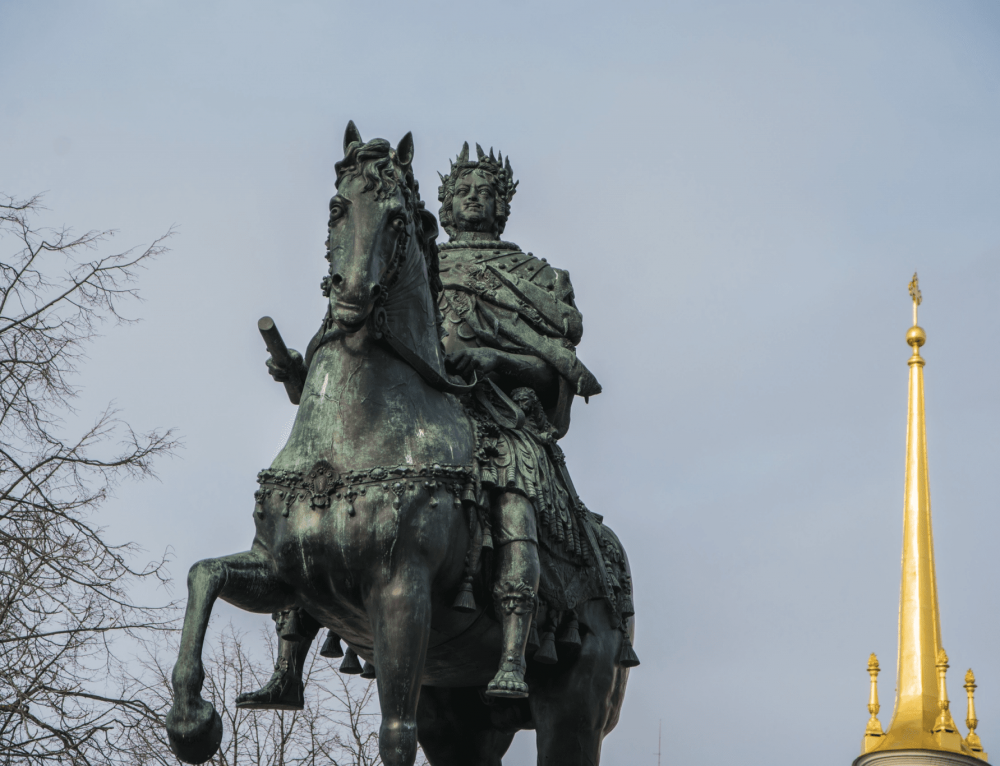 Первая конная статуя. Бартоломео Карло Растрелли Конная статуя Петра 1. Конный монумент Петра 1 Растрелли. Конная скульптура Петра 1 Растрелли. Конная статуя Петра 1.